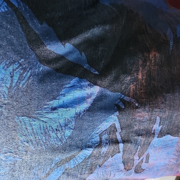 American Eagle maroontee with blue and black graphics - Picture 7 of 15